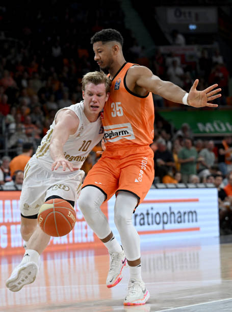 基利安·姆巴佩对冈萨洛·加西亚的精彩进球作出反应。👏 来源：Madrid Zone基利安·姆巴佩对冈萨洛·加西亚的精彩进球作出反应。👏 来源：Madrid Zone